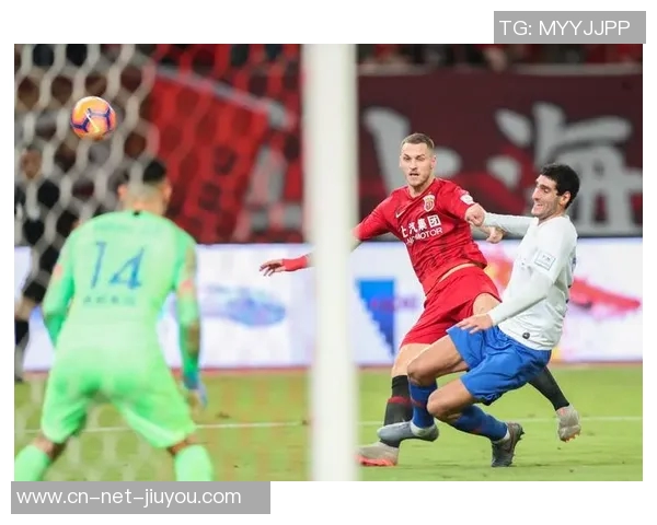 山东鲁能与上海上港激战回顾精彩比赛录像分析与亮点总结